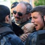 В Ереване задержали лидера оппозиции Пашиняна, также Арарата Мирзояна и Сасуна Микаеляна