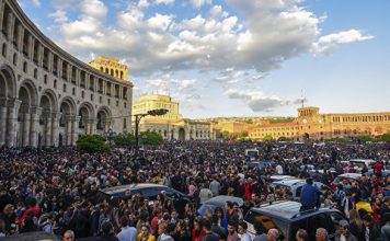 В Армении первый депутат правящей коалиции перешел на сторону оппозиции