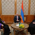 Սերժ Սարգսյանը Գարեգին Բ և Արամ Ա կաթողիկոսների հետ խոսել է բողոքի արտահայտման զանգվածային միջոցառումների մասին