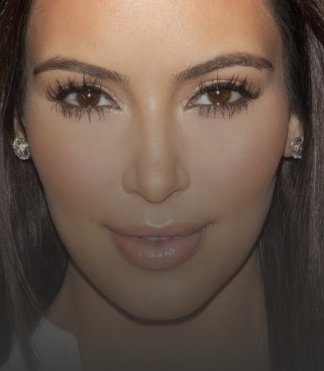 Голая Ким Кардашьян выложила фото в поддержку духов 18+