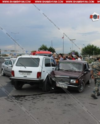 Խոշոր ավտովթար Նորագավիթի «գաի պոստի» մոտ. բախվել են 30-ամյա վարորդի Нива-ն, 58-ամյա վարորդի Opel-ն ու 28-ամյա վարորդի «07»-ը. կան վիրավորներ. ՖՈՏՈՌԵՊՈՐՏԱԺ, ՏԵՍԱՆՅՈՒԹ