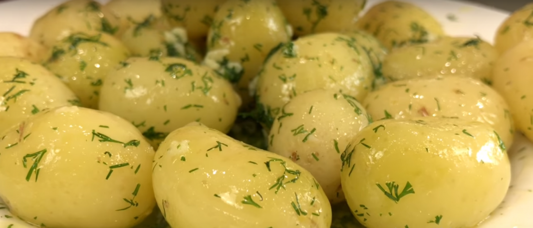 Как приготовить молодой картофель в кожуре в духовке целиком рецепт с фото пошагово