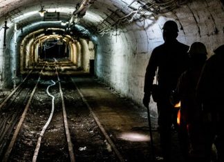 Лишь 4 шахты в Украине работают прибыльно: Гройсман пообещал разобраться