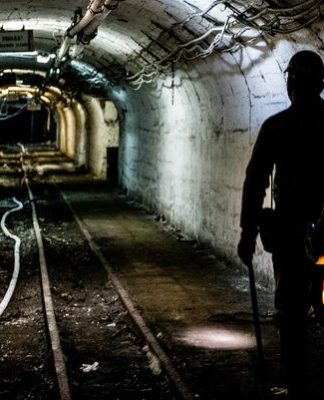 Лишь 4 шахты в Украине работают прибыльно: Гройсман пообещал разобраться