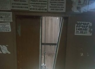 Երևանի ամենասրտում կենտրոն Եզնիկ Կողբացի 1ա շենքի վերելակը երեք օր է այս վիճակում է