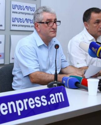 Հեռախոսներ և «խելացի» ժամացույցներ. դիմորդները քննության են գալիս տեխնիկայով զինված