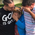 Տղան տարիներ շարունակ գումար էր հավաքել որպեսզի անակնկալ անի ծնողներին (Տեսանյութ)