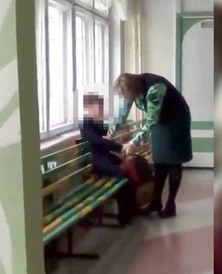 «Դու ո՞վ ես, որ դասս խանգարես». աշակերտները նկարահանել են՝ ինչպես է ուսուցչուհին ծեծում աշակերտին (տեսանյութ)