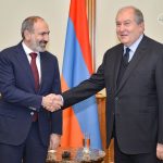 Վարչապետն այցելել է նախագահի տուն՝ տեսակցելու վատառողջ Արմեն Սարգսյանին
