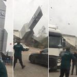 Разрушительный ураган 130 км/ч накрыл Стамбул, Турция! Переворачиваются машины и рекламные вывески!