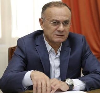 Կալանք է դրվել Սեյրան Օհանյանի, նրա կնոջ, նաեւ Սերժ Սարգսյանի թիկնազորի նախկին պետի գույքի վրա