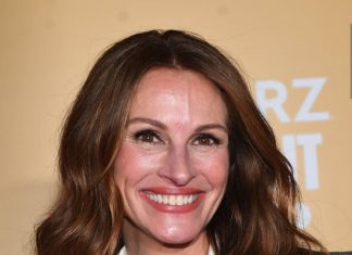 Вечная красотка: Джулия Робертс выходит на красную дорожку в шортах и выглядит при этом бесконечно элегантной