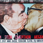 Умер художник Дмитрий Врубель. автор граффити “Братский поцелуй”